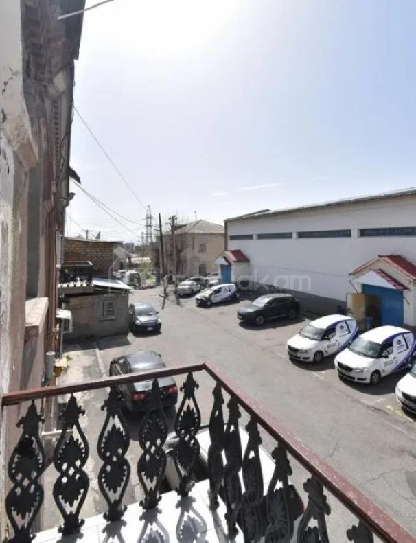 5 Սենյականոց Բնակարան Քարե Շենքում, 120քմ, 2/2 հարկ, Կապիտալ Վերանորոգված, Կահավորված