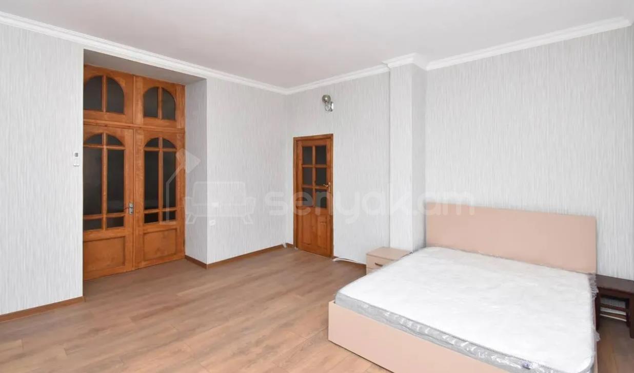 5 Սենյականոց Բնակարան Քարե Շենքում, 120քմ, 2/2 հարկ, Կապիտալ Վերանորոգված, Կահավորված
