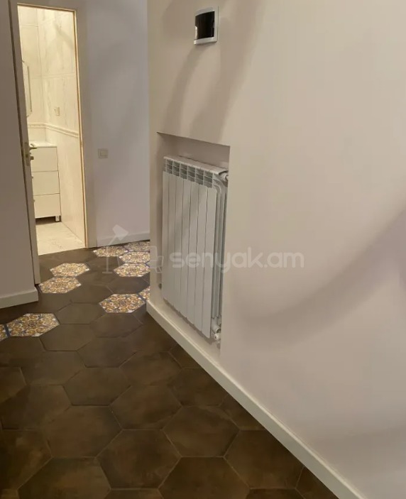 2 Սենյականոց Բնակարան Քարե Շենքում, 60քմ, 2/5 հարկ, Կապիտալ Վերանորոգված, Կահավորված, Արևկող