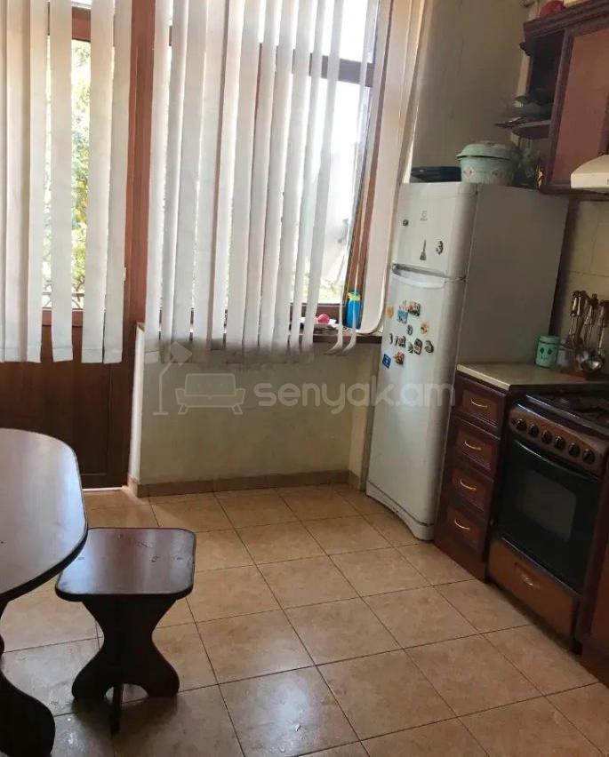 3 Սենյականոց Բնակարան Քարե Շենքում, 65քմ, 3/5 հարկ, Կապիտալ Վերանորոգված, Կահավորված