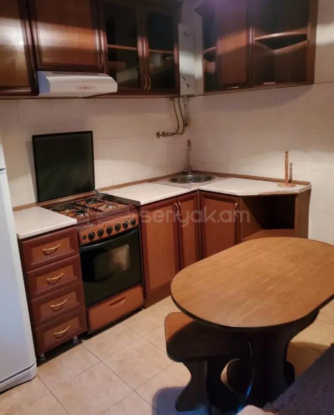 3 Սենյականոց Բնակարան Քարե Շենքում, 65քմ, 3/5 հարկ, Կապիտալ Վերանորոգված, Կահավորված