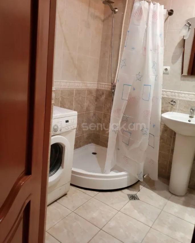 3 Սենյականոց Բնակարան Քարե Շենքում, 65քմ, 3/5 հարկ, Կապիտալ Վերանորոգված, Կահավորված