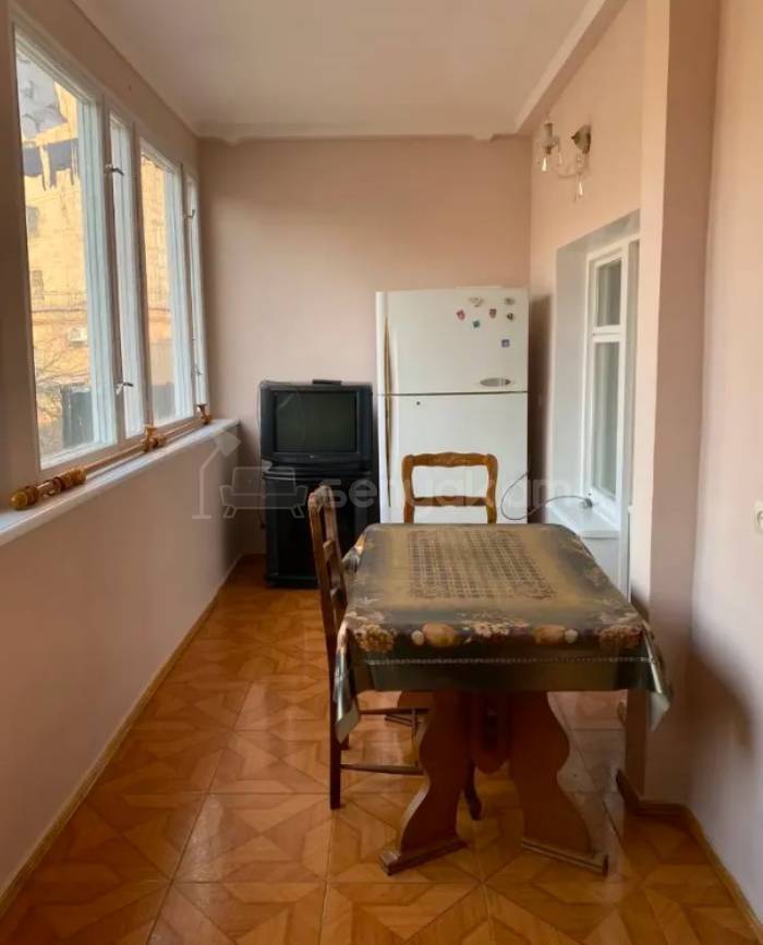 3 Սենյականոց Բնակարան Քարե Շենքում, 85քմ, 3/5 հարկ, Դիզայներական Վերանորոգված, Կահավորված, Արևկող