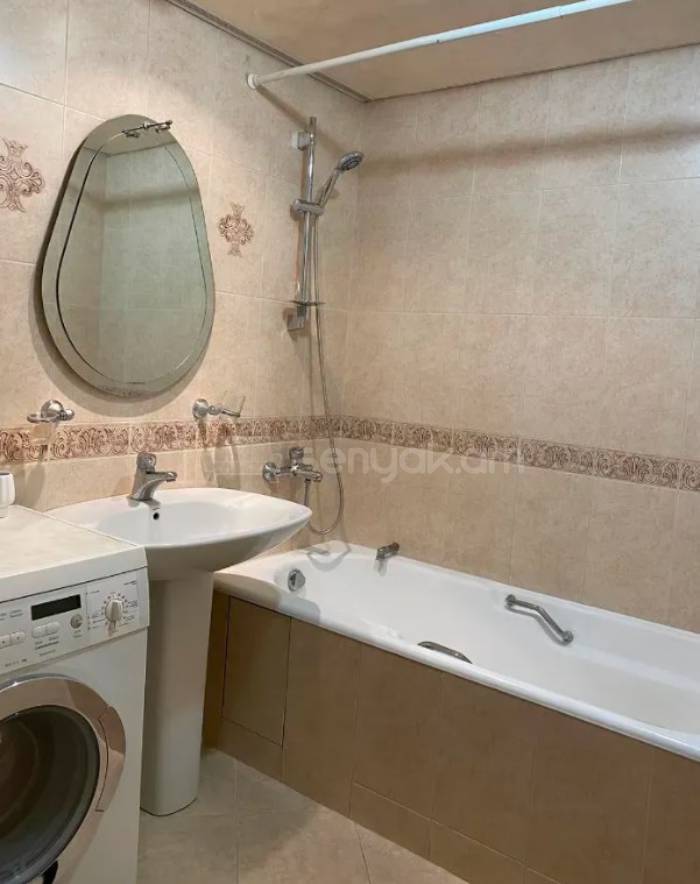 3 Սենյականոց Բնակարան Քարե Շենքում, 85քմ, 3/5 հարկ, Դիզայներական Վերանորոգված, Կահավորված, Արևկող