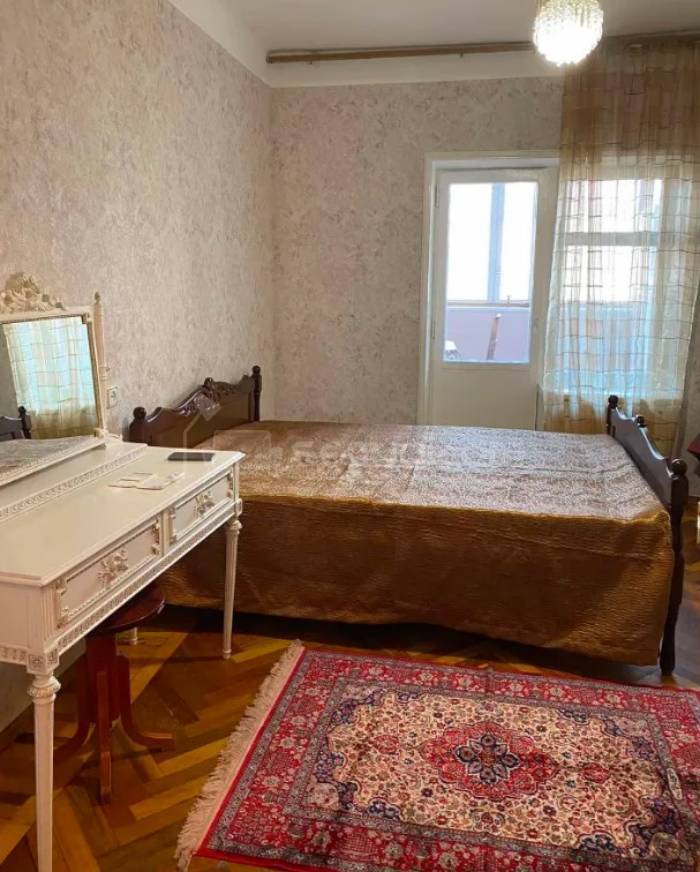3 Սենյականոց Բնակարան Քարե Շենքում, 85քմ, 3/5 հարկ, Դիզայներական Վերանորոգված, Կահավորված, Արևկող