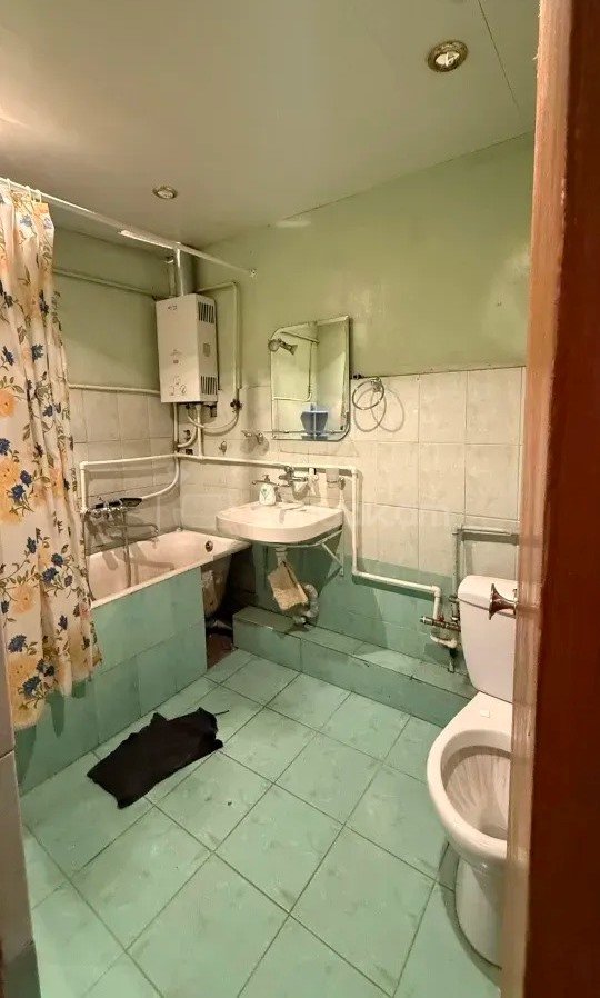 2 Սենյականոց Բնակարան Քարե Շենքում, 62քմ, 4/5 հարկ, Պետական Վիճակում