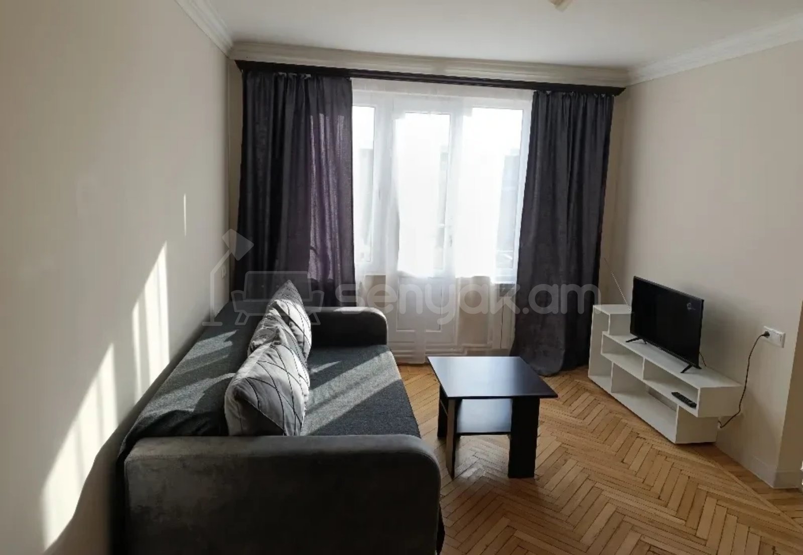 1 Սենյականոց Բնակարան Քարե Շենքում, 34քմ, 2/4 հարկ, Կապիտալ Վերանորոգված, Կահավորված