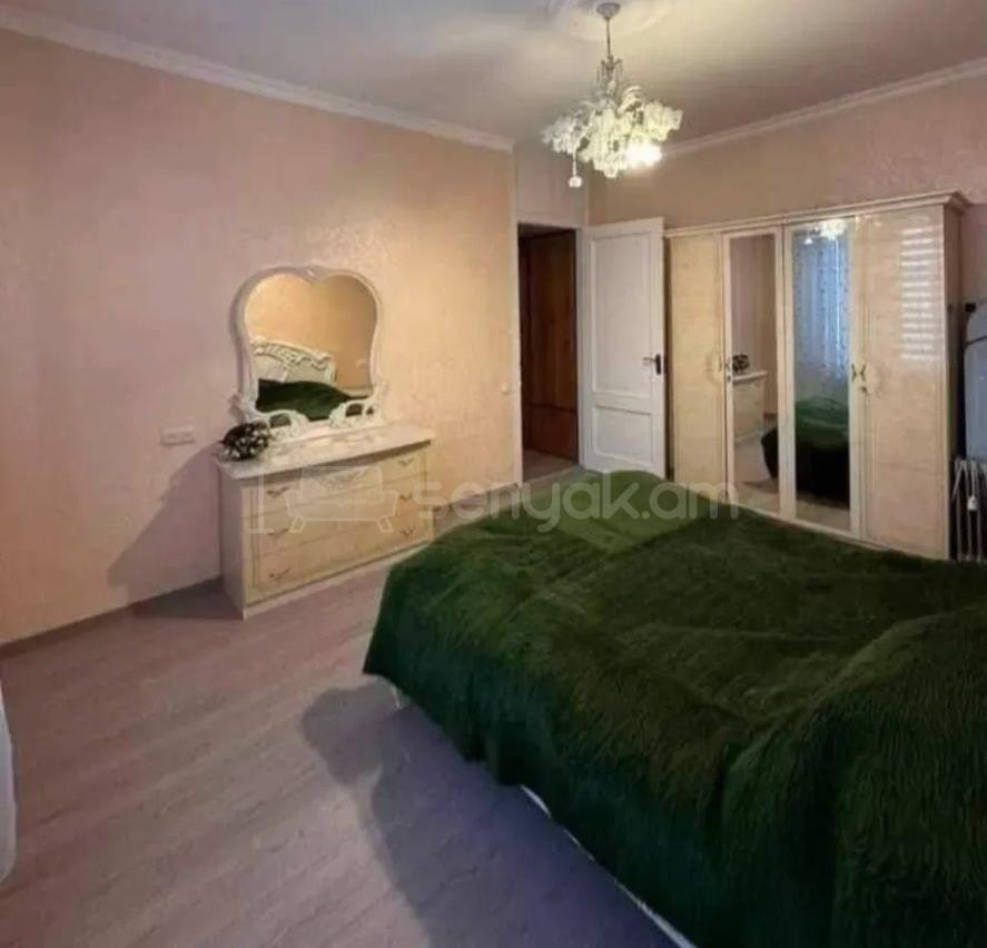 3 Սենյականոց Բնակարան Քարե Շենքում, 120քմ, 5/5 հարկ, Կապիտալ Վերանորոգված, Կահավորված
