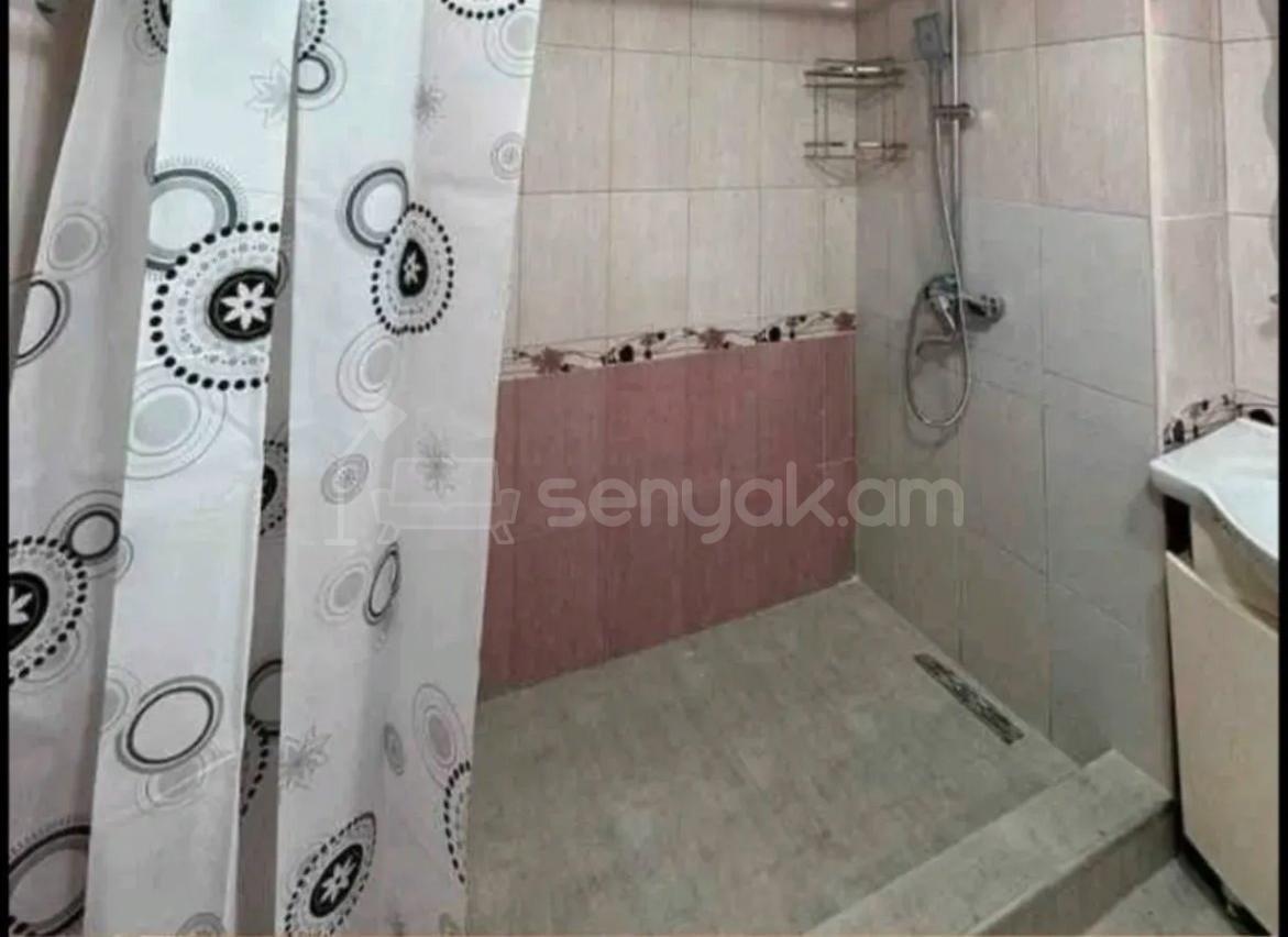 3 Սենյականոց Բնակարան Քարե Շենքում, 120քմ, 5/5 հարկ, Կապիտալ Վերանորոգված, Կահավորված