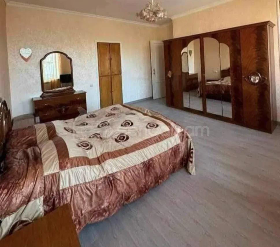 3 Սենյականոց Բնակարան Քարե Շենքում, 120քմ, 5/5 հարկ, Կապիտալ Վերանորոգված, Կահավորված