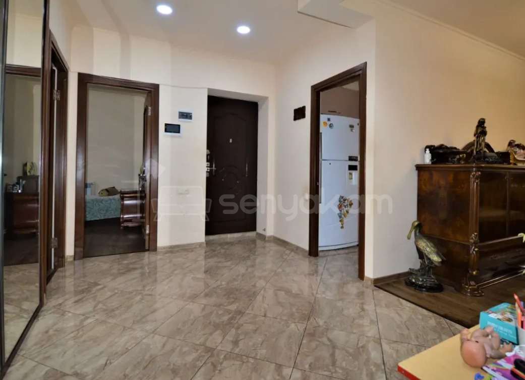 4 Սենյականոց Բնակարան Քարե Շենքում, 124քմ, 3/5 հարկ, Կապիտալ Վերանորոգված