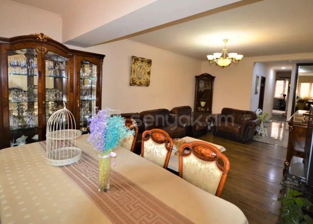 4 Սենյականոց Բնակարան Քարե Շենքում, 124քմ, 3/5 հարկ, Կապիտալ Վերանորոգված