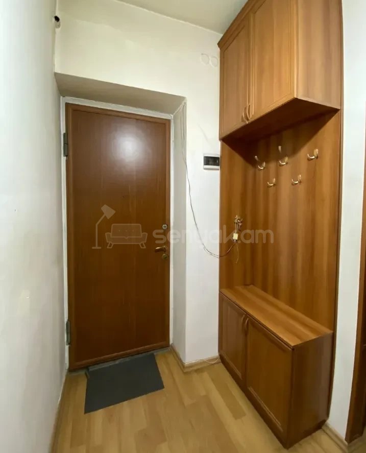 1 Սենյականոց Բնակարան Քարե Շենքում, 42քմ, 3/5 հարկ, Կապիտալ Վերանորոգված, Կահավորված, Արևկող