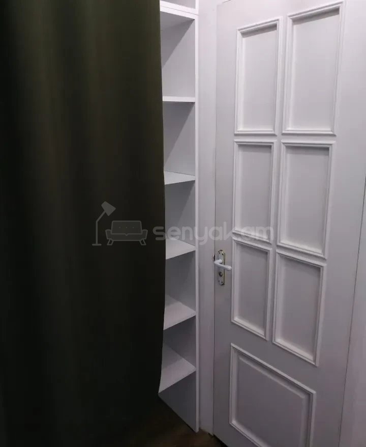 1 Սենյականոց Բնակարան Քարե Շենքում, 30քմ, 2/4 հարկ, Կապիտալ Վերանորոգված