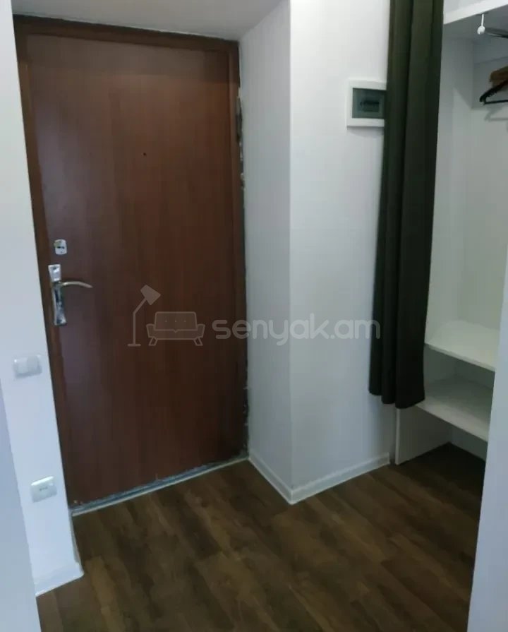 1 Սենյականոց Բնակարան Քարե Շենքում, 30քմ, 2/4 հարկ, Կապիտալ Վերանորոգված
