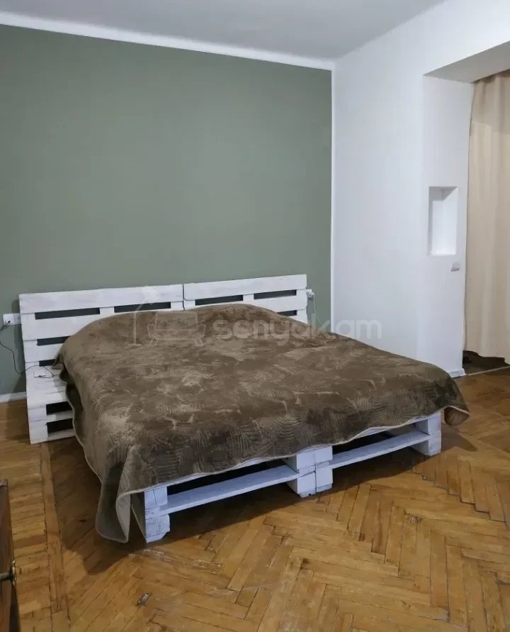 1 Սենյականոց Բնակարան Քարե Շենքում, 30քմ, 2/4 հարկ, Կապիտալ Վերանորոգված