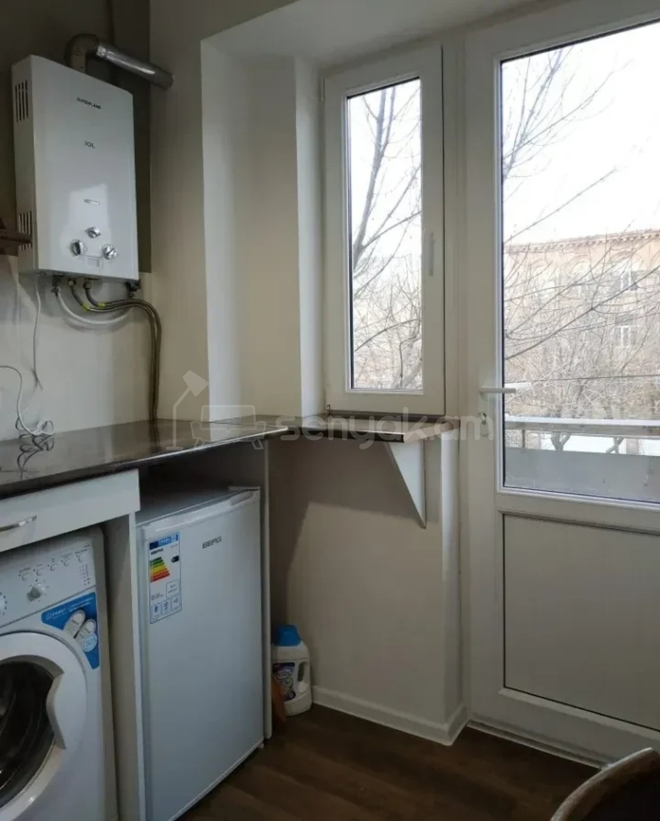 1 Սենյականոց Բնակարան Քարե Շենքում, 30քմ, 2/4 հարկ, Կապիտալ Վերանորոգված