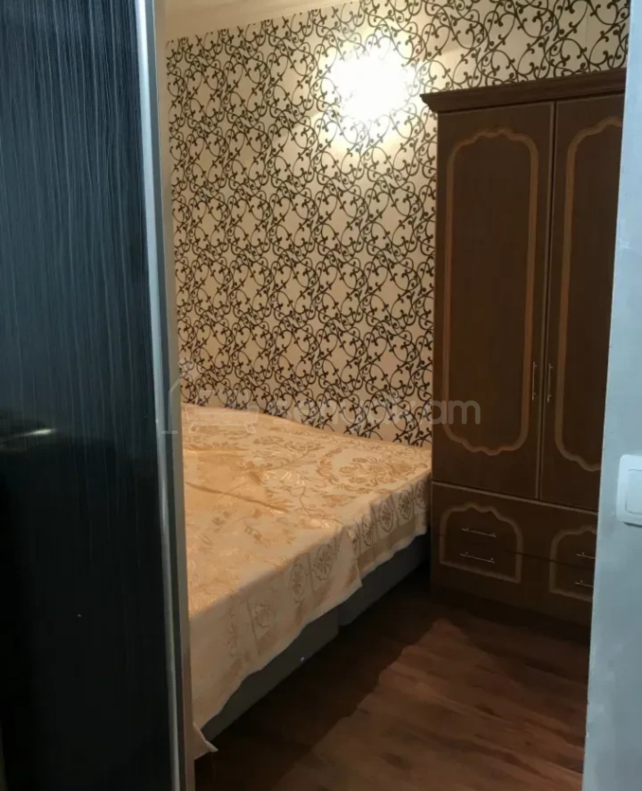1 Սենյականոց Բնակարան Քարե Շենքում, 32քմ, 2/4 հարկ, Կապիտալ Վերանորոգված, Կահավորված