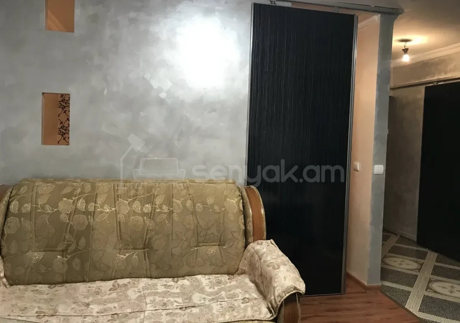 1 Սենյականոց Բնակարան Քարե Շենքում, 32քմ, 2/4 հարկ, Կապիտալ Վերանորոգված, Կահավորված