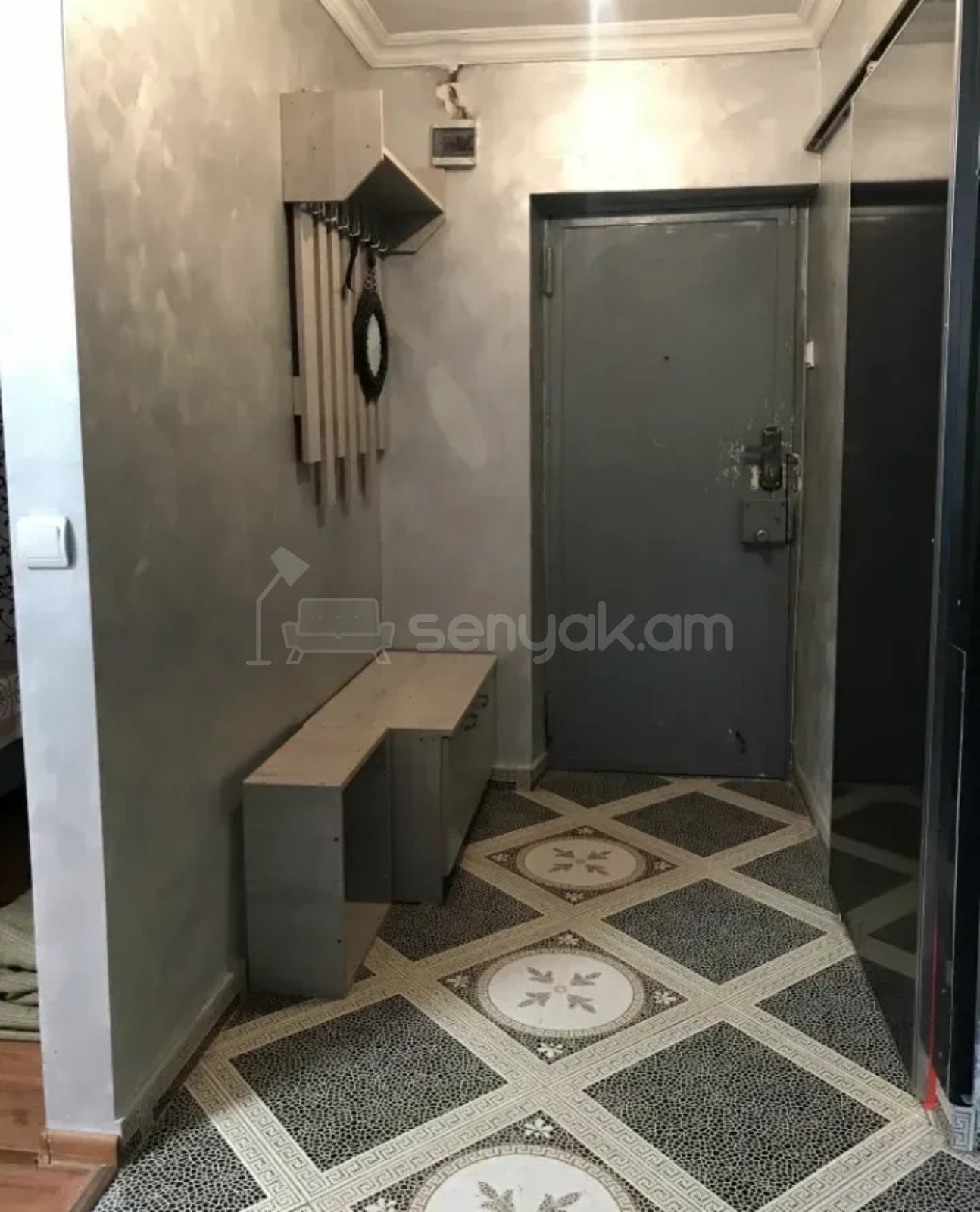 1 Սենյականոց Բնակարան Քարե Շենքում, 32քմ, 2/4 հարկ, Կապիտալ Վերանորոգված, Կահավորված