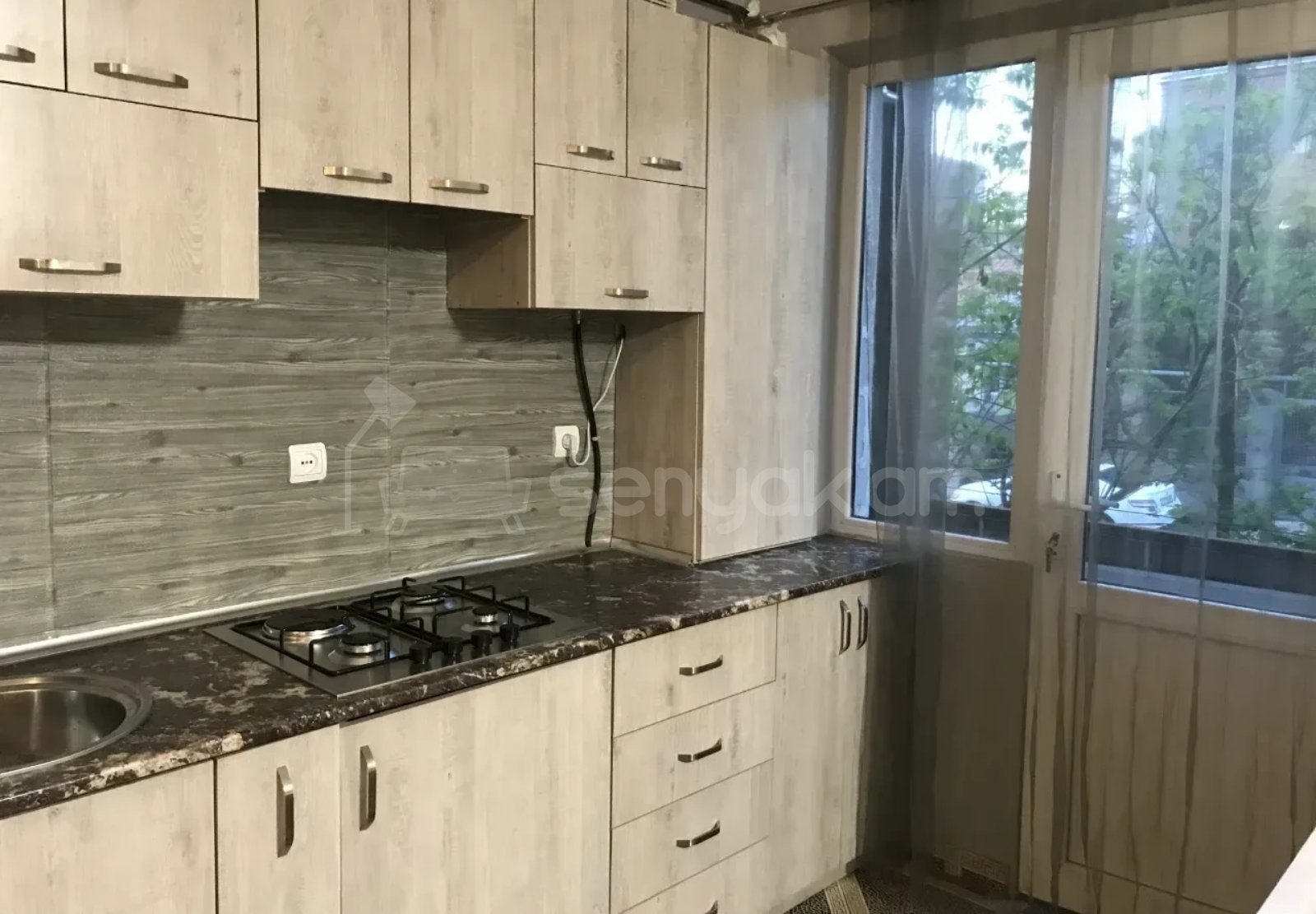 1 Սենյականոց Բնակարան Քարե Շենքում, 32քմ, 2/4 հարկ, Կապիտալ Վերանորոգված, Կահավորված