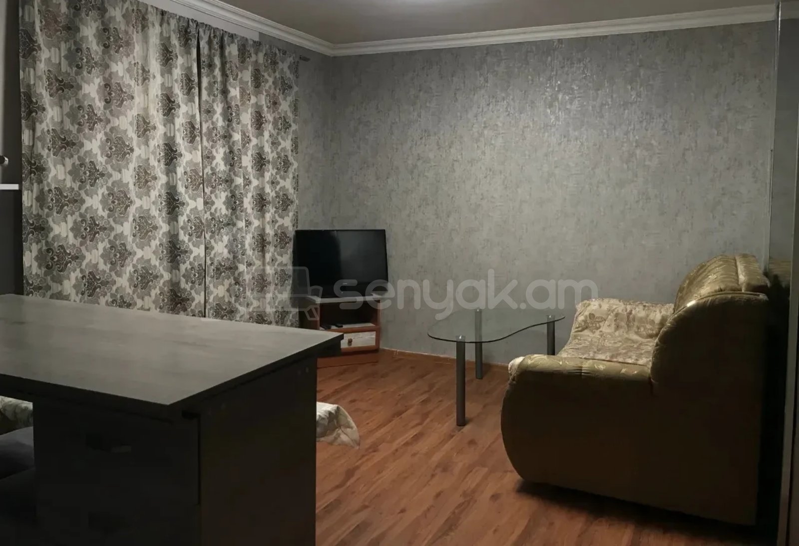 1 Սենյականոց Բնակարան Քարե Շենքում, 32քմ, 2/4 հարկ, Կապիտալ Վերանորոգված, Կահավորված