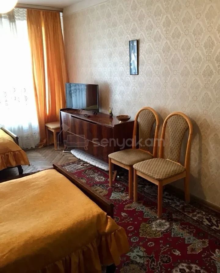 1 Սենյականոց Բնակարան Քարե Շենքում, 40քմ, 5/5 հարկ, Նորմալ Վիճակում, Կահավորված