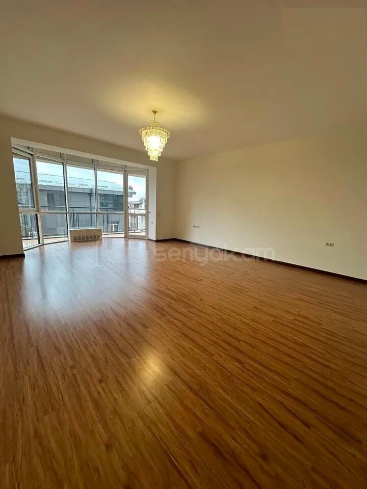 4 Սենյականոց Բնակարան Նորակառույցում, 215քմ, 5/12 հարկ, Դիզայներական Վերանորոգված