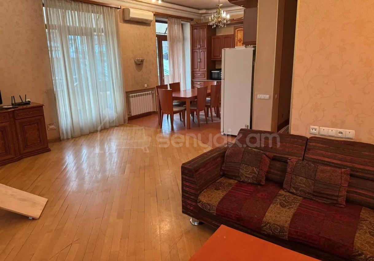 3 Սենյականոց Բնակարան Քարե Շենքում, 100քմ, 5/6 հարկ, Կապիտալ Վերանորոգված, Կահավորված