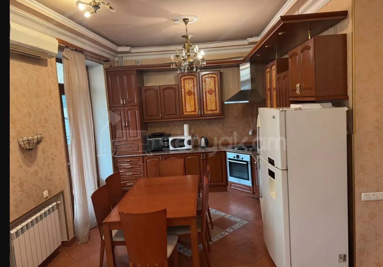 3 Սենյականոց Բնակարան Քարե Շենքում, 100քմ, 5/6 հարկ, Կապիտալ Վերանորոգված, Կահավորված