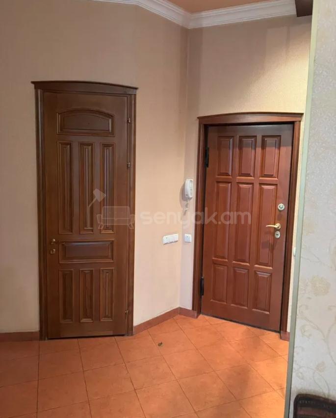 3 Սենյականոց Բնակարան Քարե Շենքում, 100քմ, 5/6 հարկ, Կապիտալ Վերանորոգված, Կահավորված