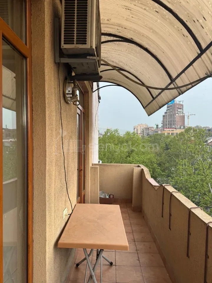 3 Սենյականոց Բնակարան Քարե Շենքում, 100քմ, 5/6 հարկ, Կապիտալ Վերանորոգված, Կահավորված