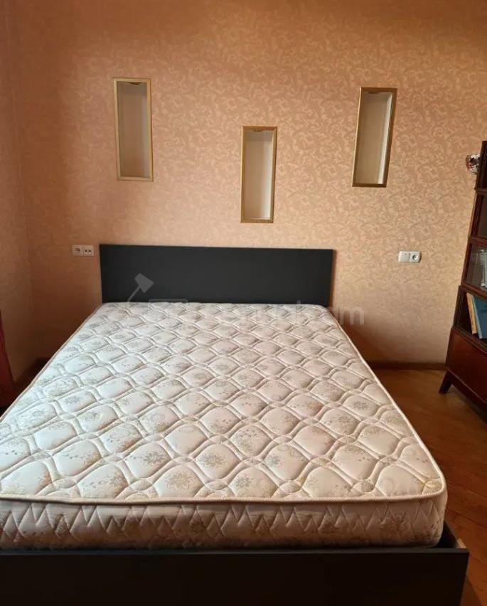 3 Սենյականոց Բնակարան Քարե Շենքում, 100քմ, 5/6 հարկ, Կապիտալ Վերանորոգված, Կահավորված