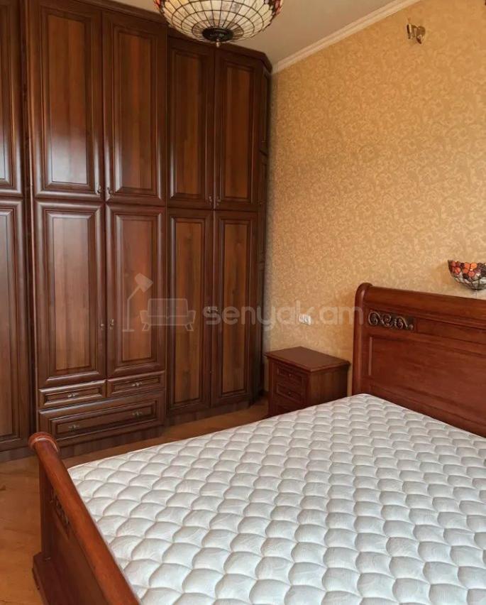 3 Սենյականոց Բնակարան Քարե Շենքում, 100քմ, 5/6 հարկ, Կապիտալ Վերանորոգված, Կահավորված