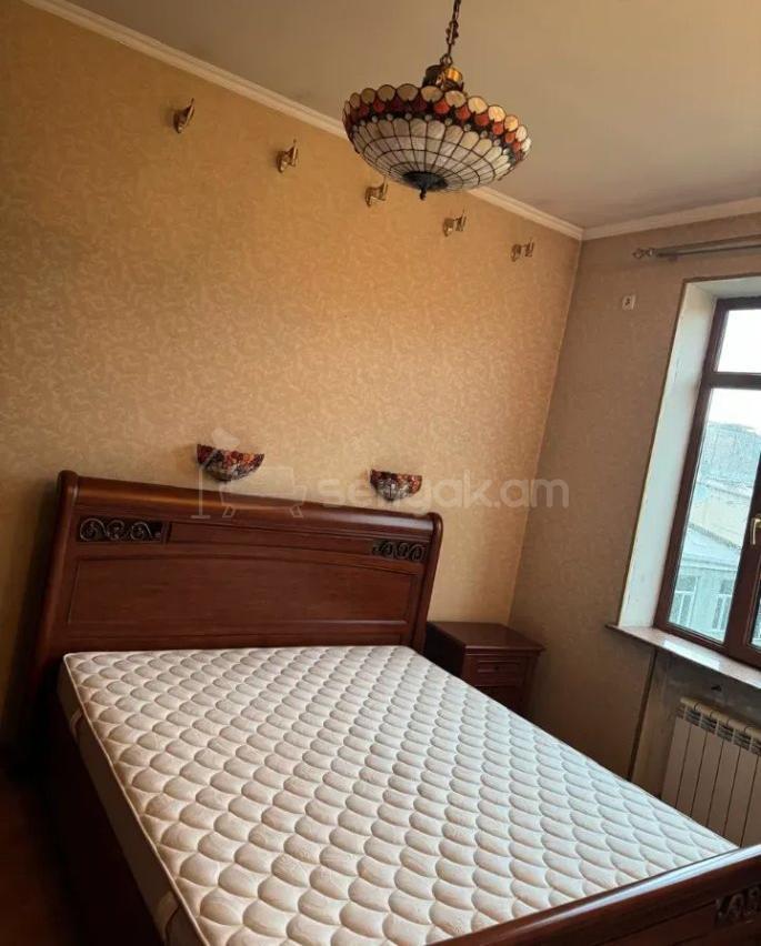 3 Սենյականոց Բնակարան Քարե Շենքում, 100քմ, 5/6 հարկ, Կապիտալ Վերանորոգված, Կահավորված