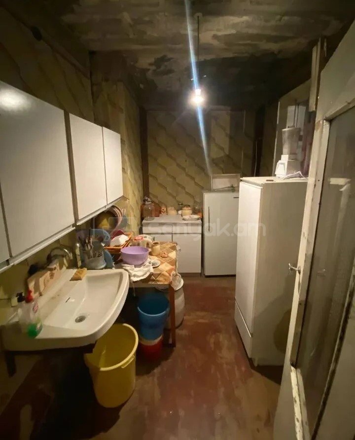 2 Սենյականոց Բնակարան Քարե Շենքում, 55քմ, 5/5 հարկ, Պետական Վիճակում