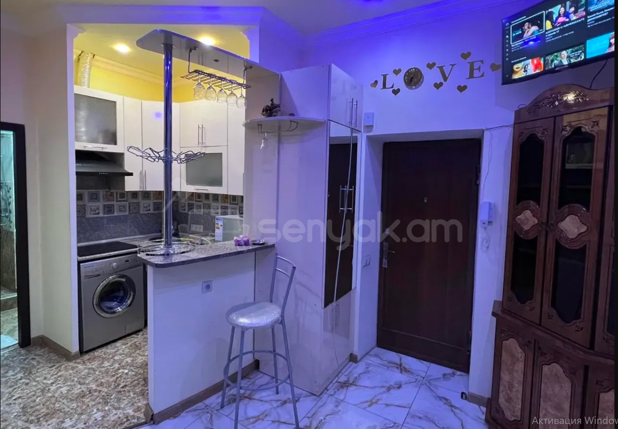 2 Սենյականոց Բնակարան Քարե Շենքում, 35քմ, 4/4 հարկ, Դիզայներական Վերանորոգված, Կահավորված, Արևկող