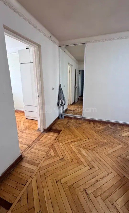 3 Սենյականոց Բնակարան Քարե Շենքում, 78քմ, 3/4 հարկ, Նորմալ Վիճակում