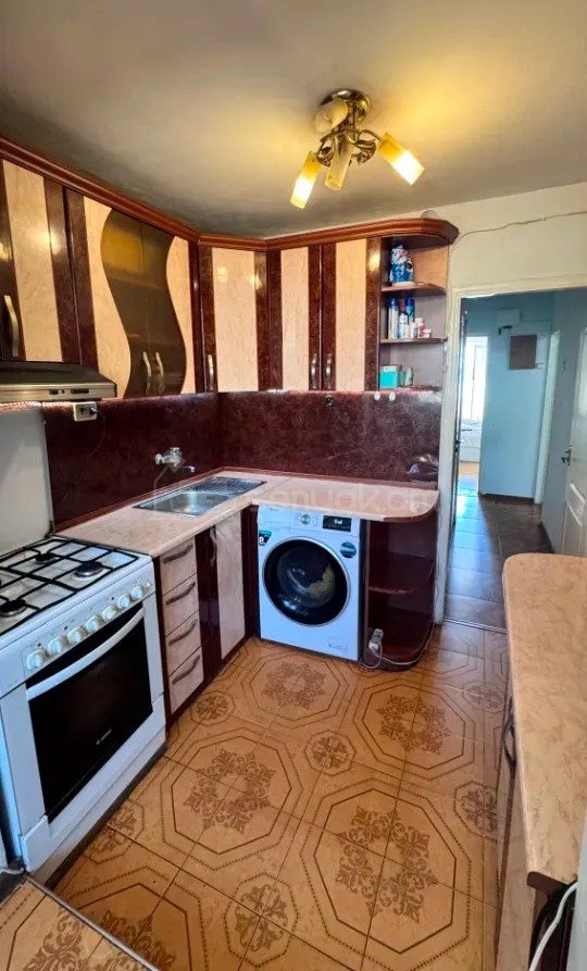 3 Սենյականոց Բնակարան Քարե Շենքում, 78քմ, 3/4 հարկ, Նորմալ Վիճակում
