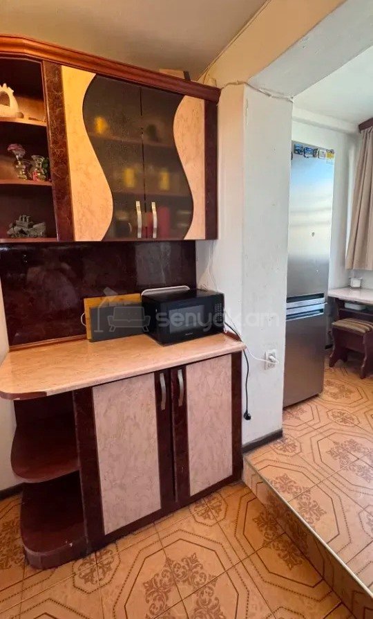 3 Սենյականոց Բնակարան Քարե Շենքում, 78քմ, 3/4 հարկ, Նորմալ Վիճակում