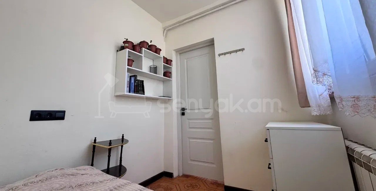 3 Սենյականոց Բնակարան Քարե Շենքում, 78քմ, 3/4 հարկ, Նորմալ Վիճակում