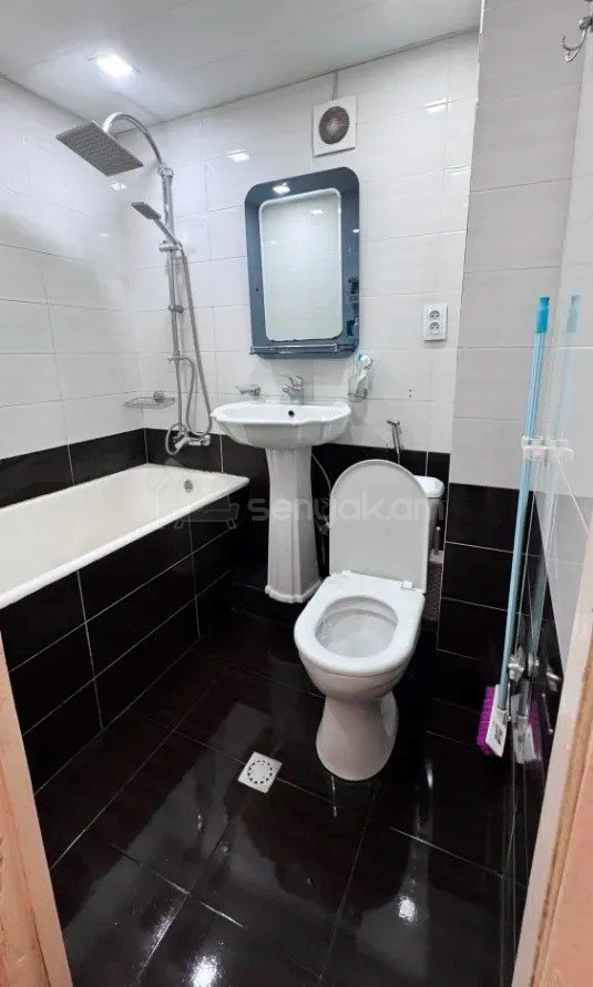3 Սենյականոց Բնակարան Քարե Շենքում, 78քմ, 3/4 հարկ, Նորմալ Վիճակում