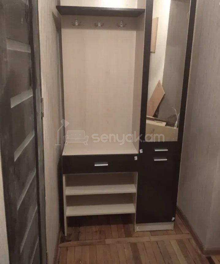 1 Սենյականոց Բնակարան Քարե Շենքում, 44քմ, 3/5 հարկ, Նորմալ Վիճակում, Կահավորված