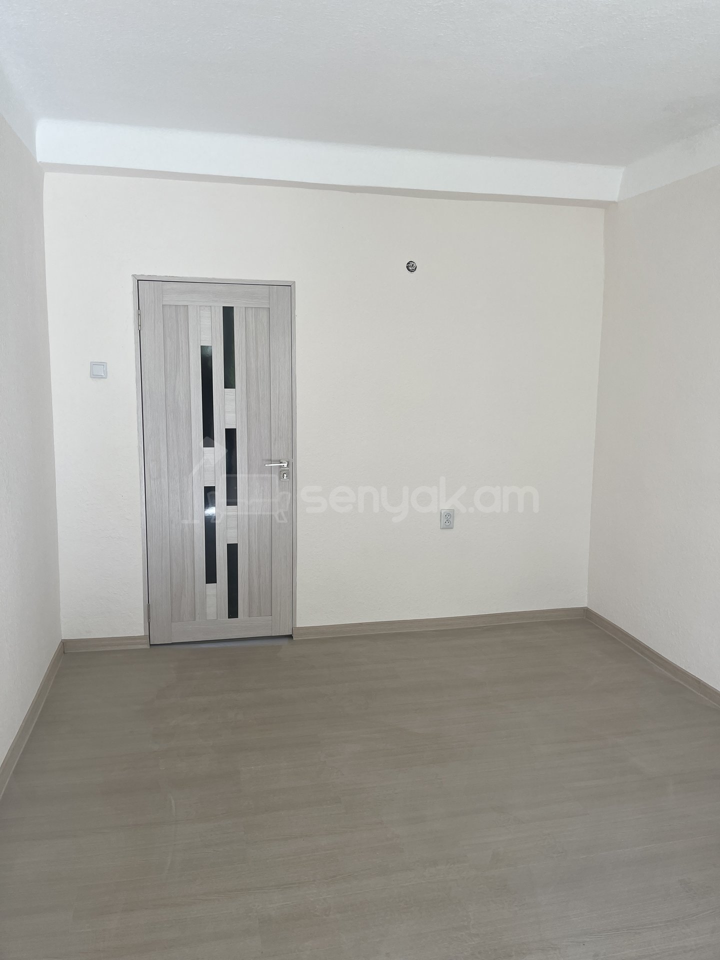 3 Սենյականոց Բնակարան, 93քմ, 2/9 հարկ, Կապիտալ Վերանորոգված, Կահավորված, Արևկող