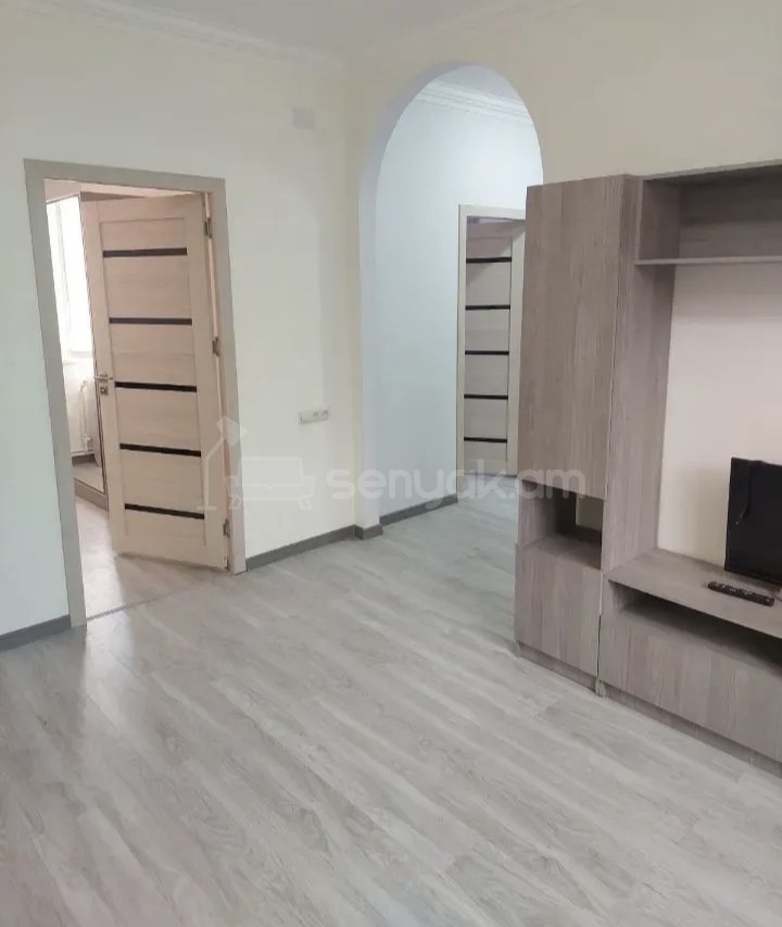 3 Սենյականոց Բնակարան Քարե Շենքում, 77քմ, 2/4 հարկ, Կապիտալ Վերանորոգված, Կահավորված