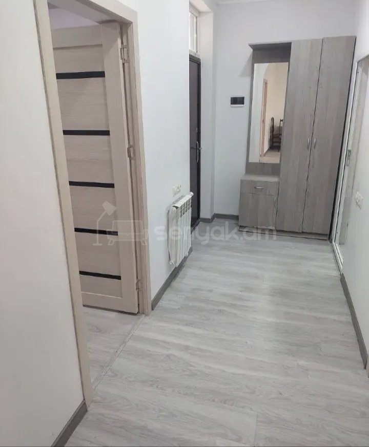 3 Սենյականոց Բնակարան Քարե Շենքում, 77քմ, 2/4 հարկ, Կապիտալ Վերանորոգված, Կահավորված