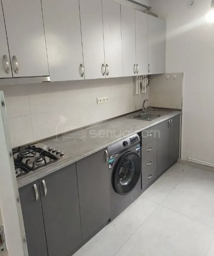 3 Սենյականոց Բնակարան Քարե Շենքում, 77քմ, 2/4 հարկ, Կապիտալ Վերանորոգված, Կահավորված