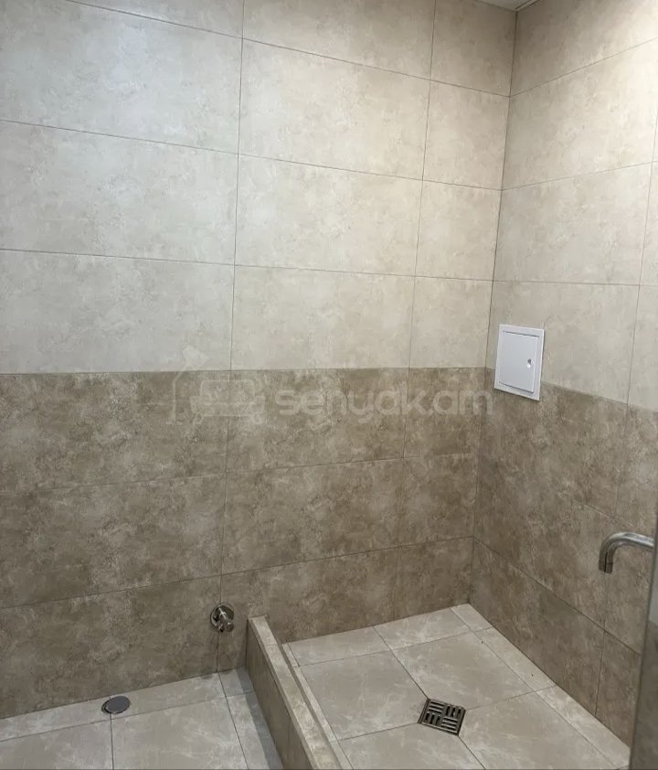 3 Սենյականոց Բնակարան Քարե Շենքում, 77քմ, 2/4 հարկ, Կապիտալ Վերանորոգված, Կահավորված