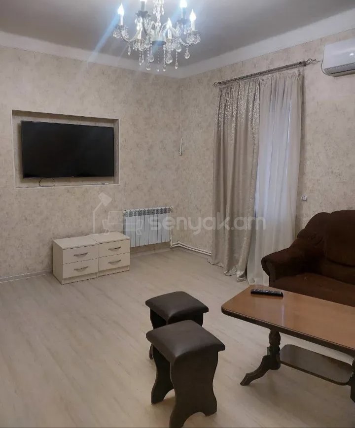 2 Սենյականոց Բնակարան Քարե Շենքում, 42քմ, 1/1 հարկ, Նորմալ Վիճակում, Կահավորված