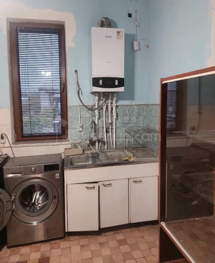 2 Սենյականոց Բնակարան Քարե Շենքում, 50քմ, 1/1 հարկ, Նորմալ Վիճակում, Կահավորված